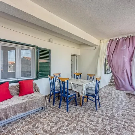 Serenity 2 Bedroom - Happy